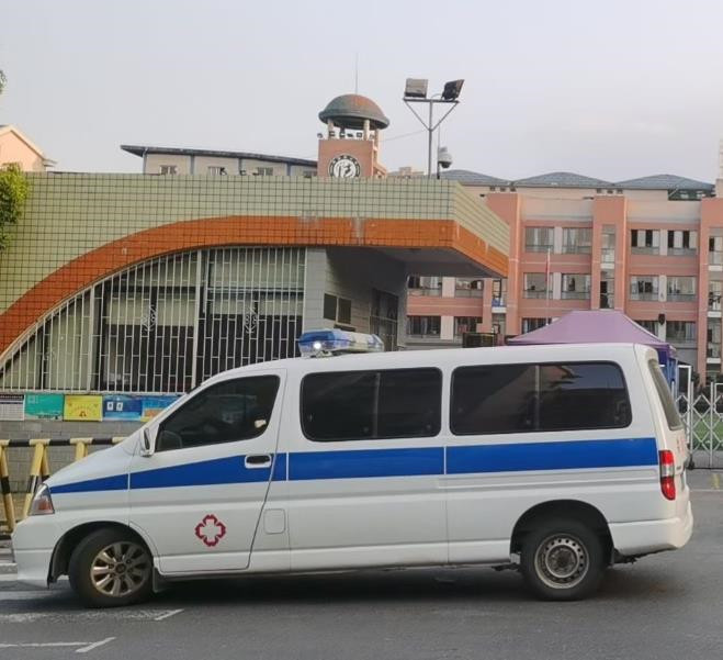 田家庵救护车出租护送骨折病人一公里多少钱